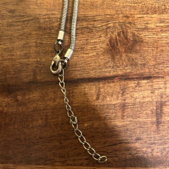 Silver tone tear drop necklace - Picture 4 of 4